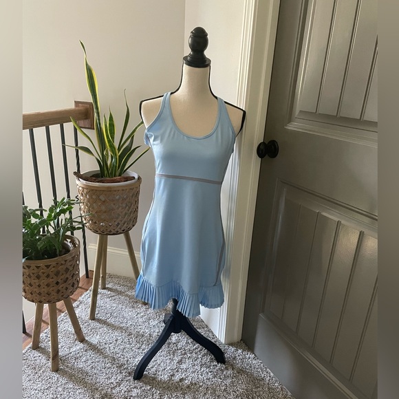 Inphorm Woman’s Athletic dress in size M in gently used condition - Picture 4 of 8